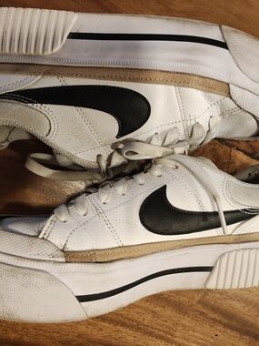 Nike Men's White Athletic Sneakers with Black Swoosh Accent